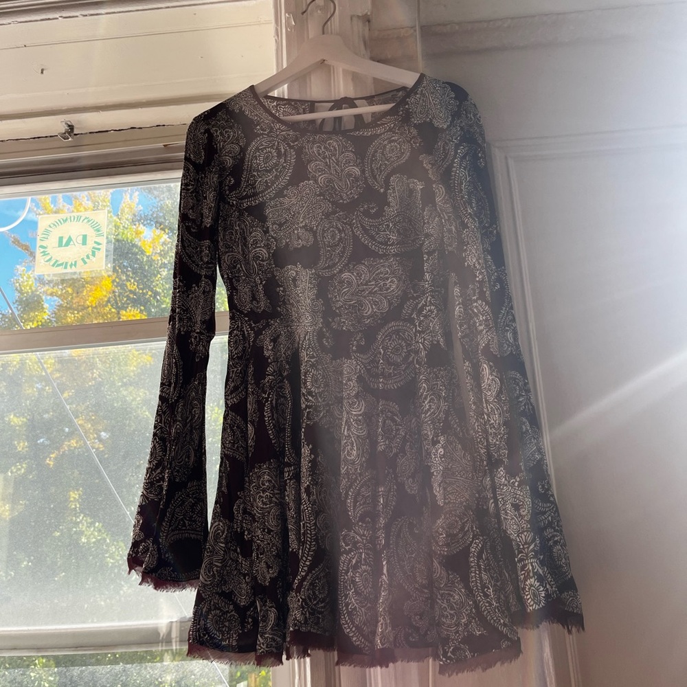 Ecoté sz 2 lil mini dress! Sweet paisley design. From Urban Outfitters